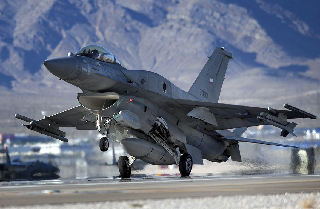 Η διαδρομή ενός μαχητικού αεροσκάφους F-16 μέσα από μια κάμερα GoPro (βίντεο)